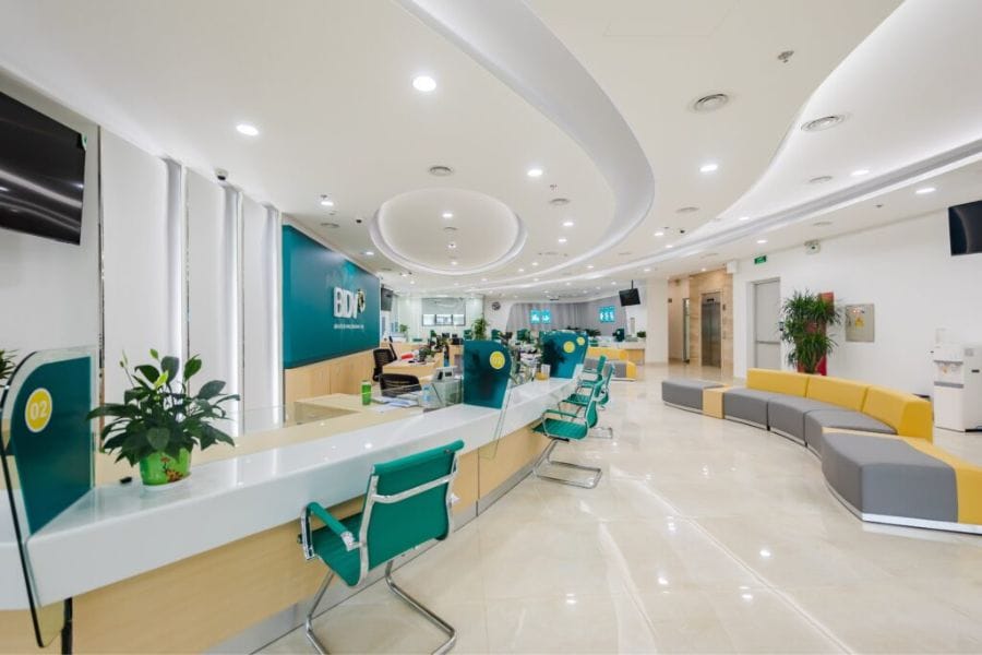 Thiết kế thi công nội thất ngân hàng 10 Không gian mở tạo cảm giác gần gũi cho khách hàng