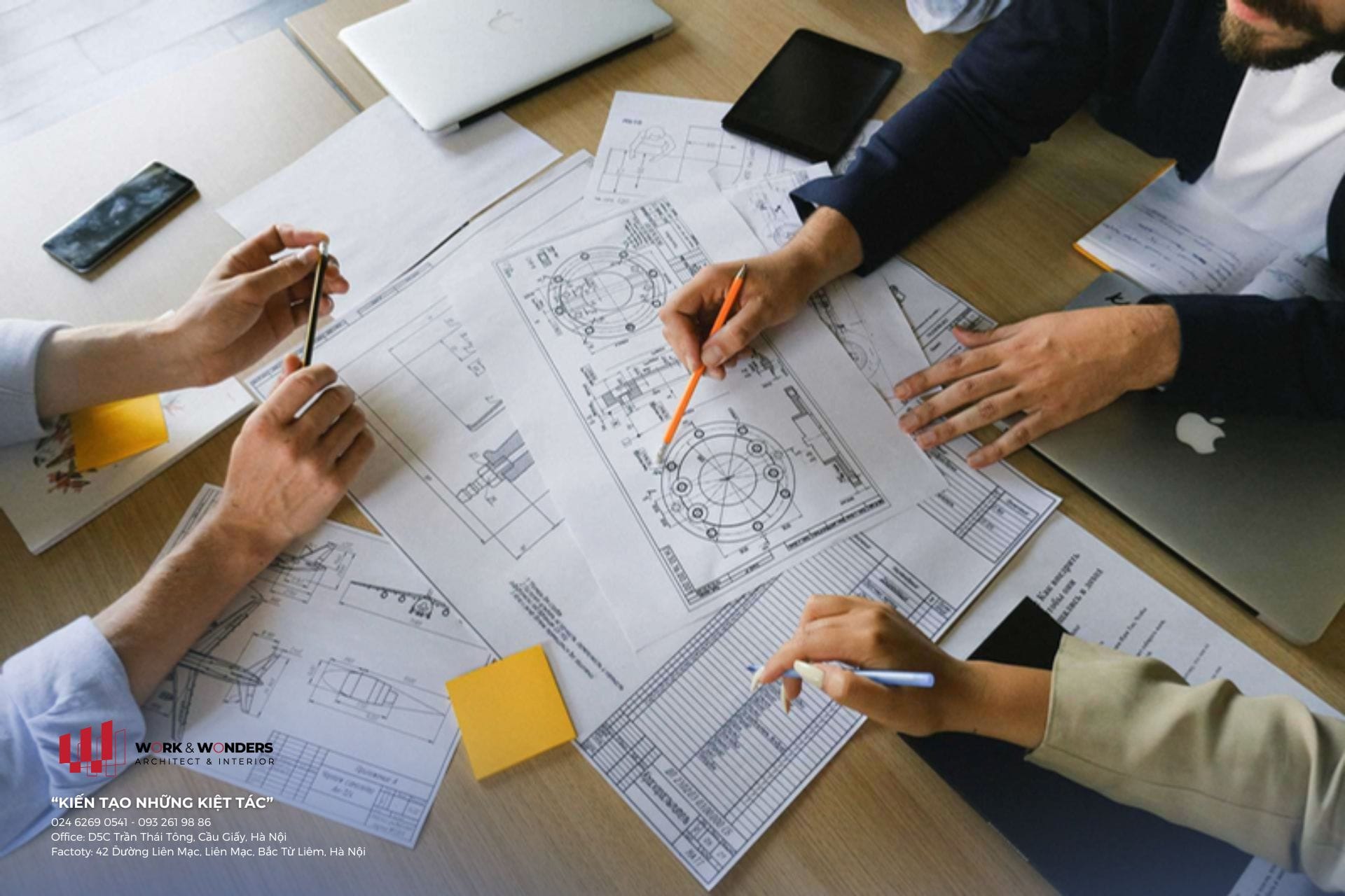 5 điểm tạo chuỗi giá trị sản xuất nội thất văn phòng: Từ nhà máy Work&Wonder đến công trình 8 Họp quản lý dự án nội thất giữa các bộ phận tại Work & Wonders